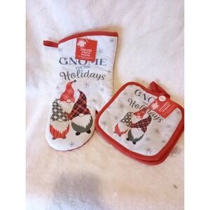 Oven Mitt -2 Pot Holders Matching- Gnome for the Holidays New